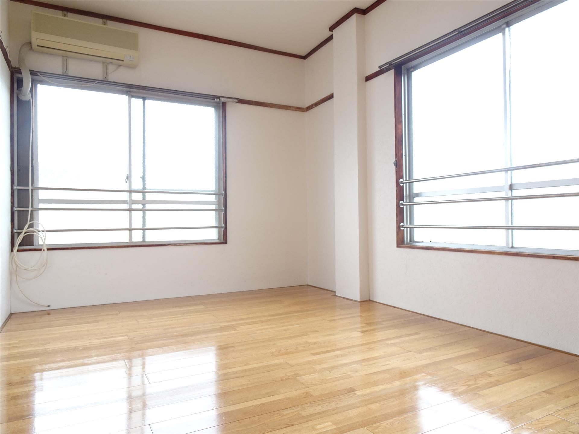 居室・リビング　プライベートルームに最適な洋室6帖♪エアコン付き♪