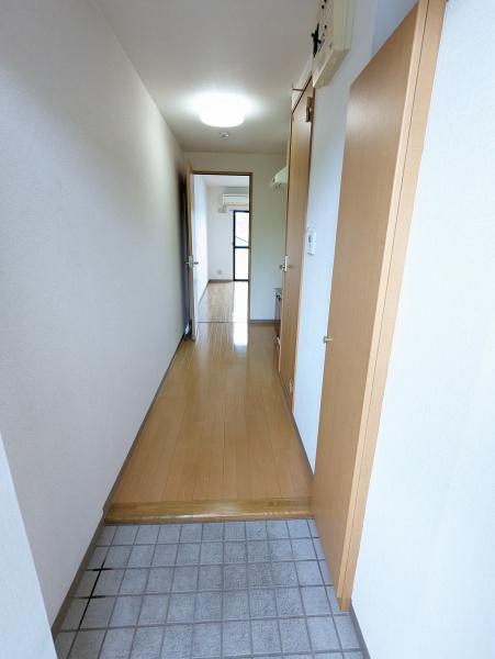 玄関　玄関を開けるとこんな感じです♪