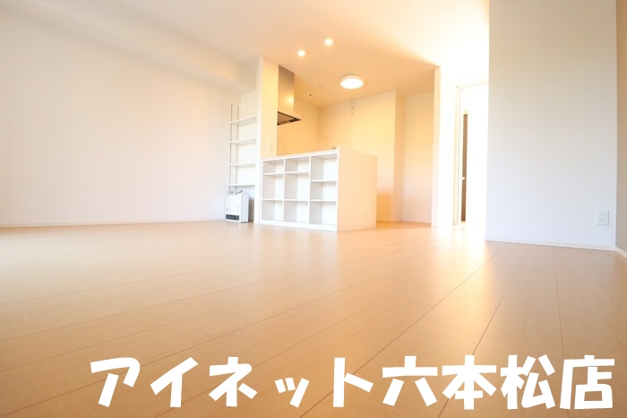 居室・リビング　広々としたリビングです