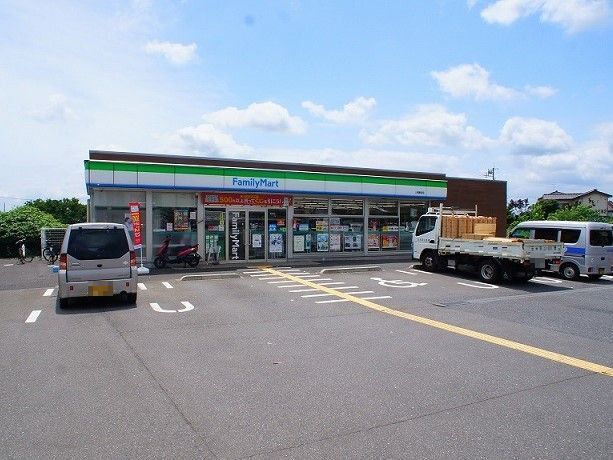 コンビニ　ファミリーマート上尾藤波店（コンビニ）まで600m