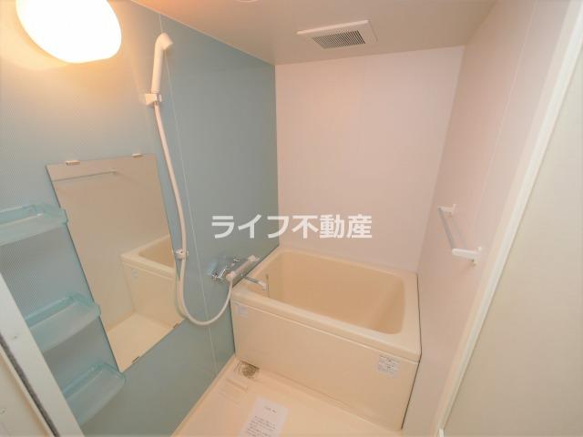 バス・シャワールーム　落ち着いた空間のお風呂です