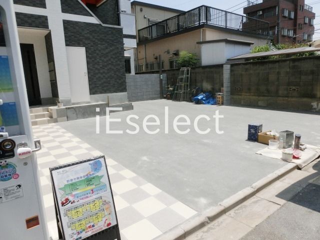 駐車場　１階エントランスです