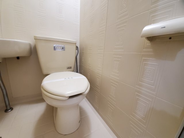 トイレ　浴室内にトイレがあります♪