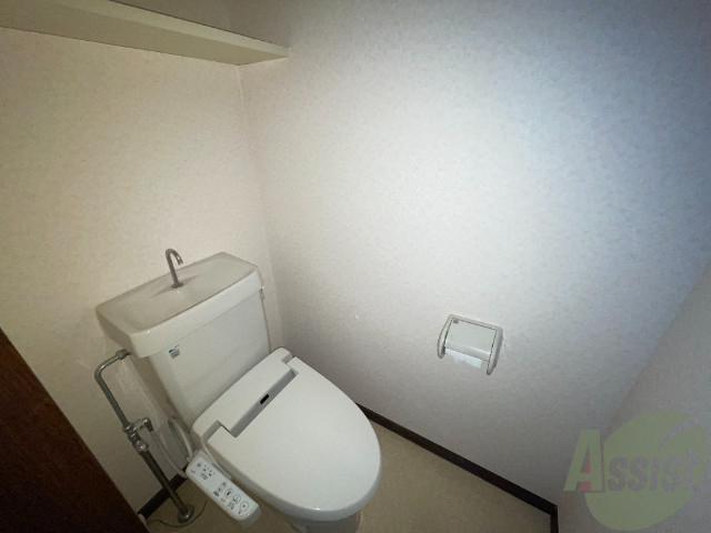 トイレ　おトイレはウォシュレット機能付きで便利ですね。