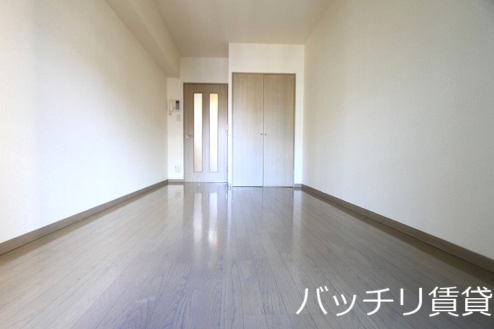 居室・リビング　※画像は別部屋のため、現状を優先いたします
