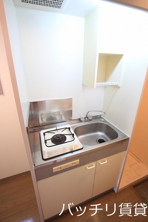 キッチン　※画像は別部屋のため、現状を優先いたします