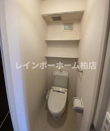 トイレ　温水暖房便座付きトイレです