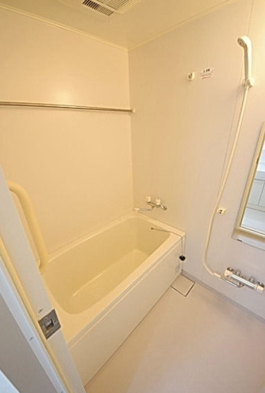 バス・シャワールーム　別部屋の画像を使用しております。