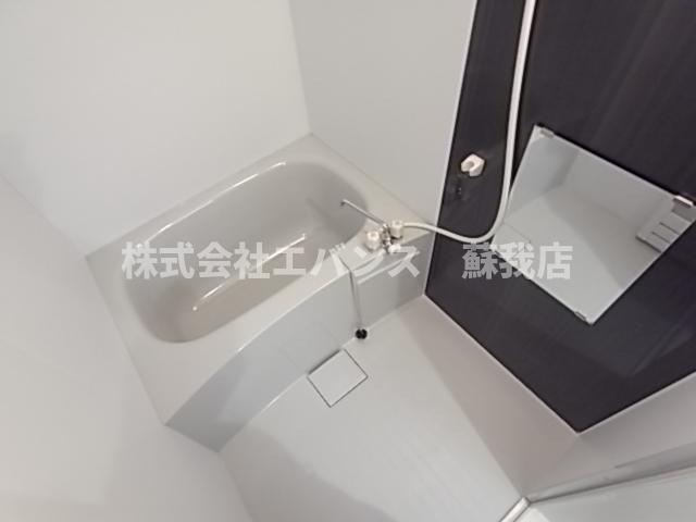 バス・シャワールーム　コンパクトで使いやすいお風呂です