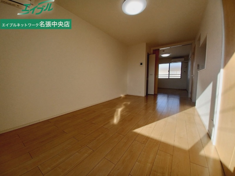 居室・リビング　同型参考写真