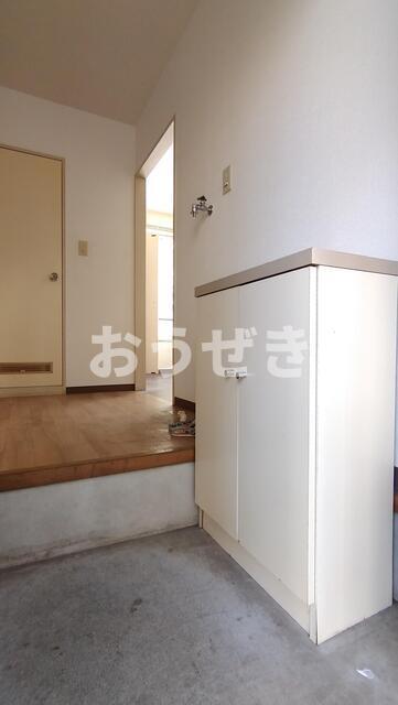 玄関　下駄箱?