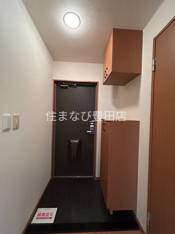 玄関　同型別部屋写真