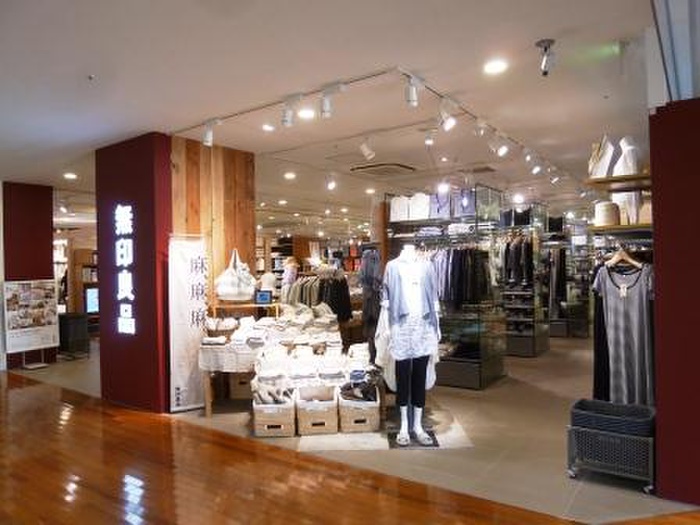 ショッピングセンター　無印良品砧店（ショッピングセンター）まで407m