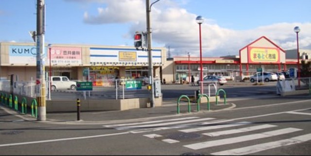 スーパー　イズミヤまるとく市場平田店（スーパー）まで831m