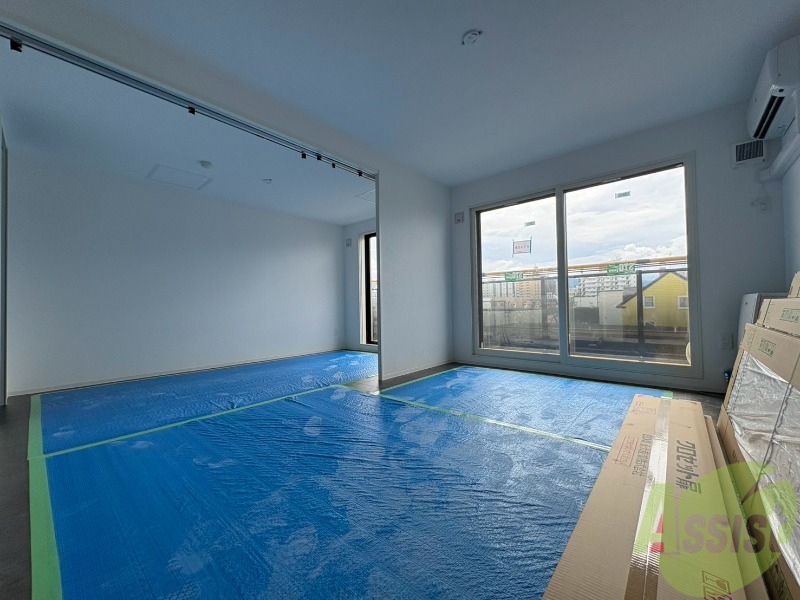 居室・リビング　広くてキレイなお部屋が広がっていて、充実した生活が送れそう。