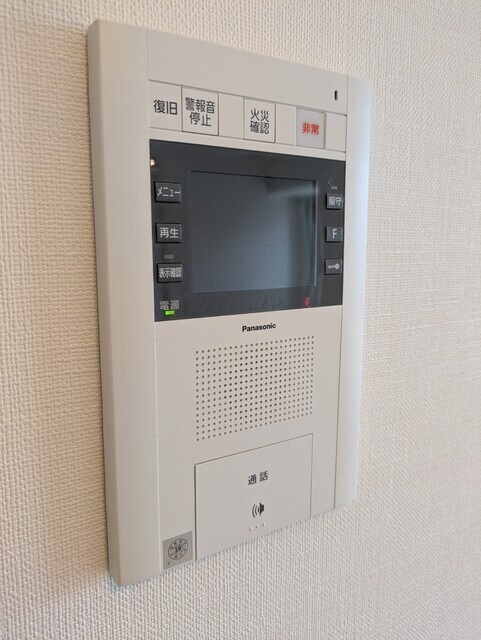 セキュリティ　ＴＶモニター付インターホンです。来客者の顔が見えるので安心！