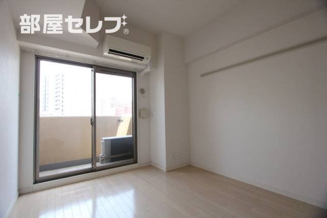 プレサンス名古屋駅前プラチナムの居間写真