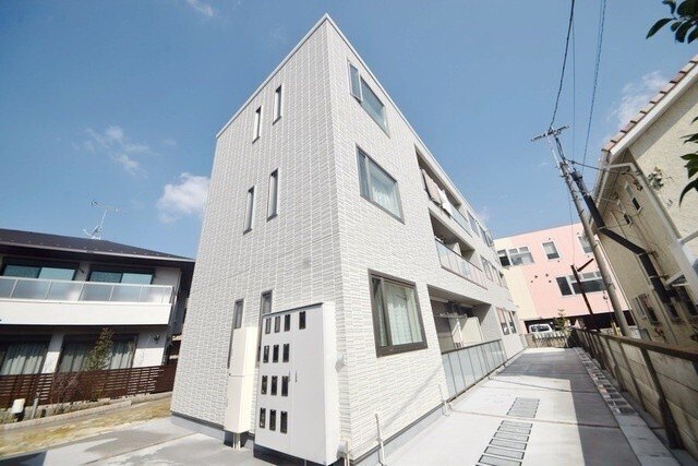 建物外観　オートロック完備