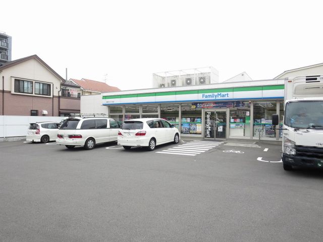 コンビニ　ファミリーマート（コンビニ）まで730m