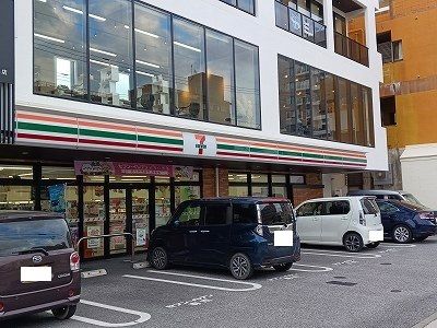 コンビニ　セブンイレブン那覇天久１丁目店（コンビニ）まで300m