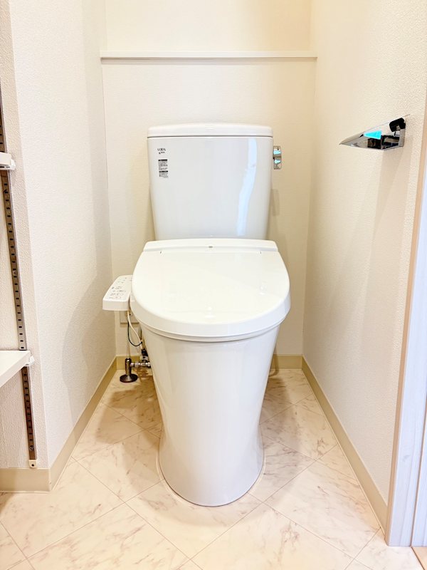 トイレ　☆シャワー洗浄付トイレです☆