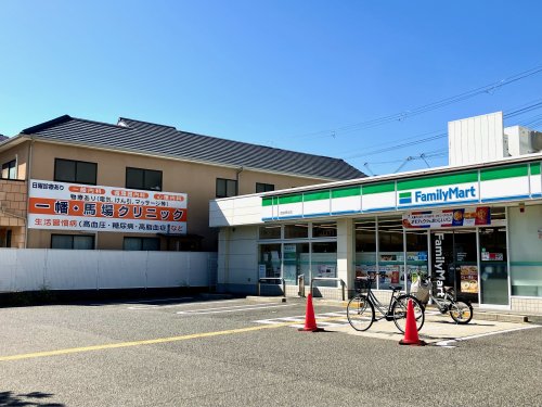 コンビニ　ファミリーマート 西宮東町北店（コンビニ）まで389m