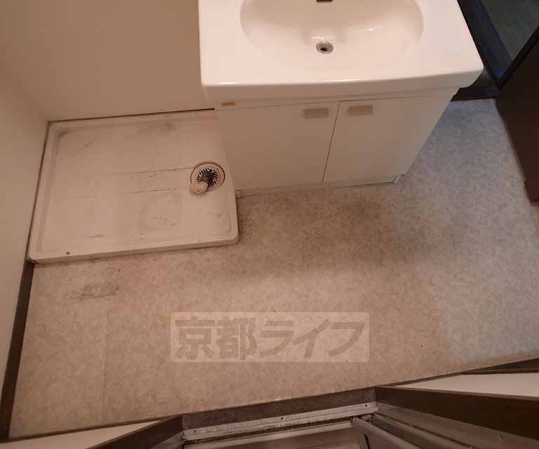 洗面設備　広めの脱衣スペースです・