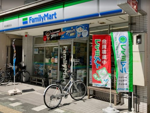 コンビニ　ファミリーマート 新板橋駅前店（コンビニ）まで284m