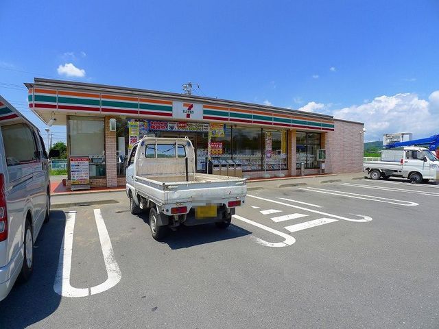 コンビニ　セブンイレブン鶴生田店（コンビニ）まで700m