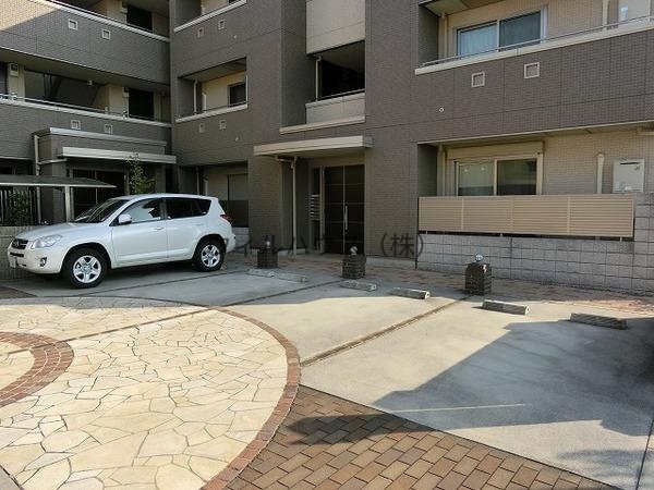 駐車場　敷地内駐車場！