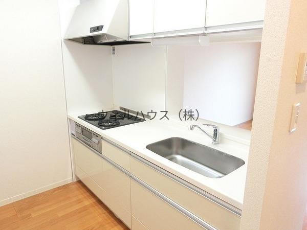 キッチン　３口コンロ付きシステムキッチン！
