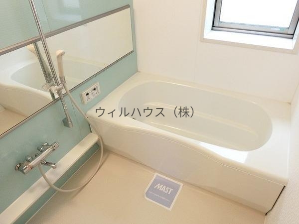 バス・シャワールーム　浴室乾燥機、追い焚き機能付きバス！