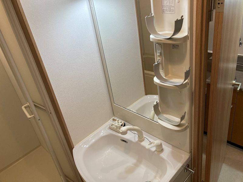 洗面設備　別タイプ参考写真掲載。