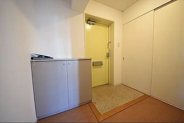 玄関　※別部屋参考写真