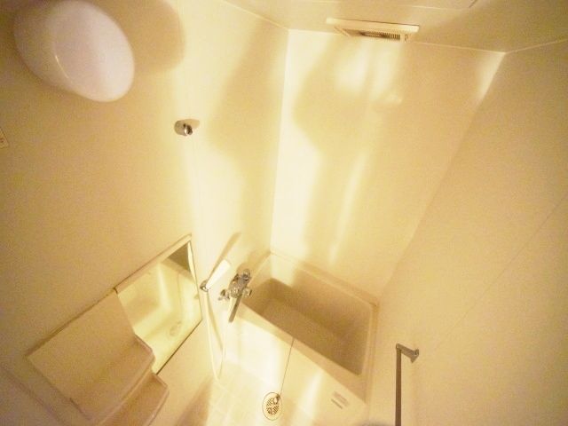 ＪＲ京浜東北線 新杉田駅 徒歩3分 3階建 築19年の風呂写真