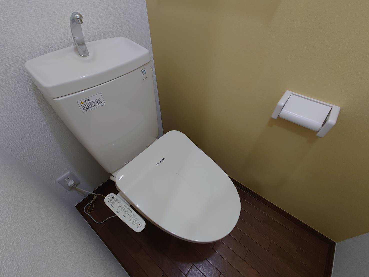 トイレ　温水洗浄便座付き