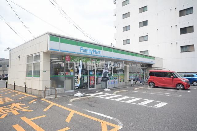 コンビニ　ファミリーマート　小倉中津口店（コンビニ）まで278m