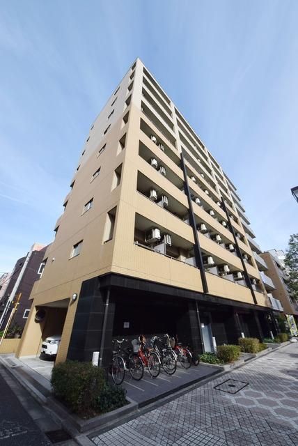 建物外観　総タイル貼りの重厚感溢れる外観