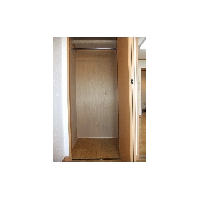 収納　別の部屋の参考写真