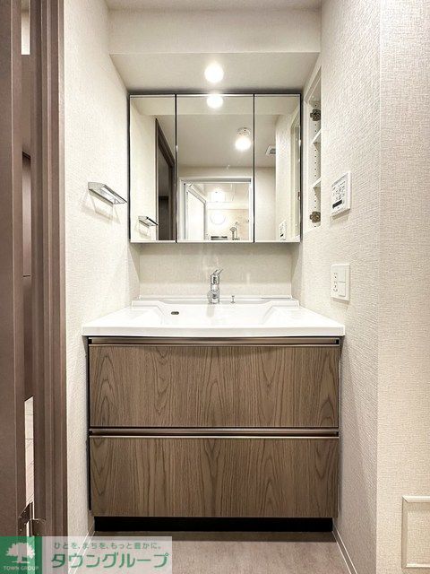 洗面設備　※写真は同タイプ住戸です。