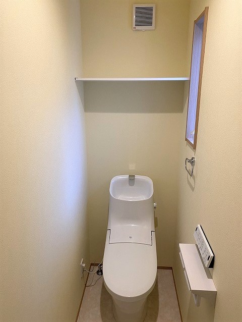 葛飾区新小岩三丁目戸建のトイレ写真