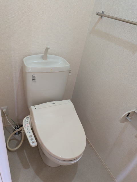 ＪＲ阪和線 紀伊駅 徒歩23分 2階建 築17年のトイレ写真