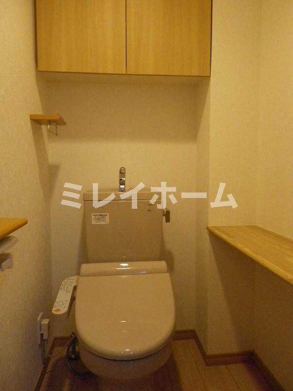 トイレ　同建物内、別のお部屋の参考写真になります。