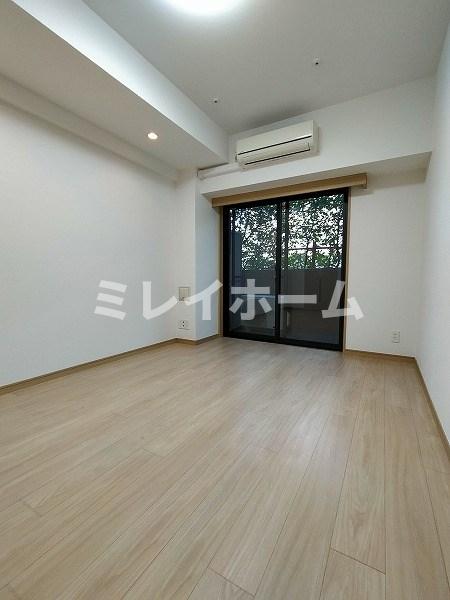 居室・リビング　同建物内、別のお部屋の参考写真になります。