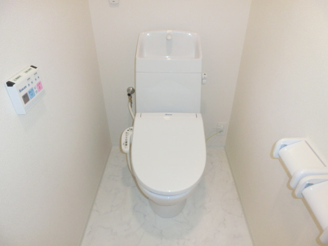 神戸電鉄粟生線 恵比須駅 徒歩8分 2階建 築9年のトイレ写真