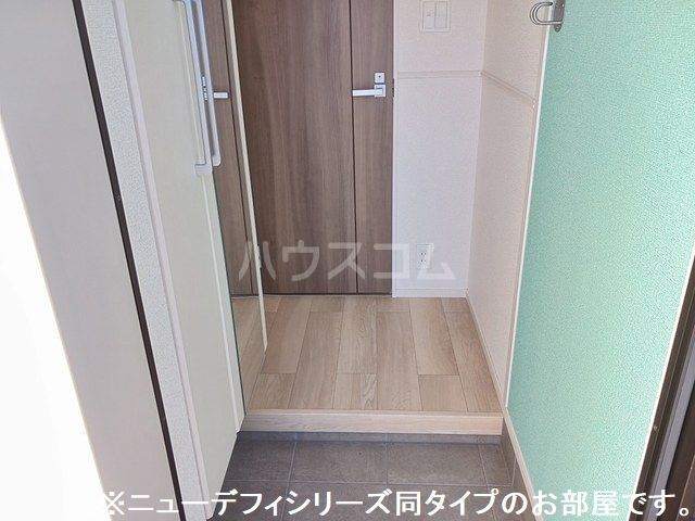 ホワイトクロッカスの玄関写真