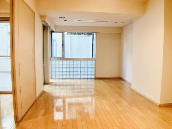 ウヴラージュ広尾の居間写真