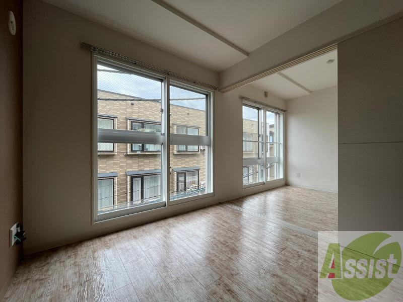 居室・リビング　広くてキレイなお部屋が広がっていて、充実した生活が送れそう。