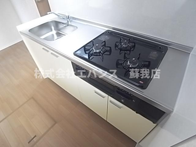 キッチン　コンパクトなキッチンで掃除もラクラク