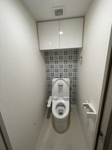 トイレ　※写真は同じマンションの違う部屋のものになります。